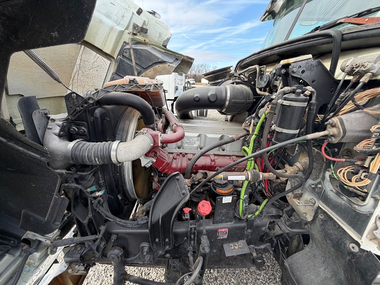 2014-mack-pinnacle-chu613-image-27