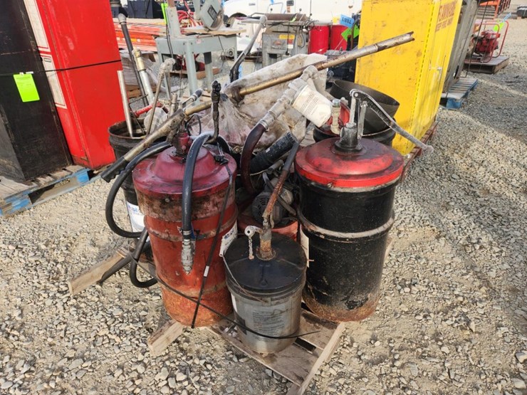 #6028-•-(8)-grease-pumps-image-1