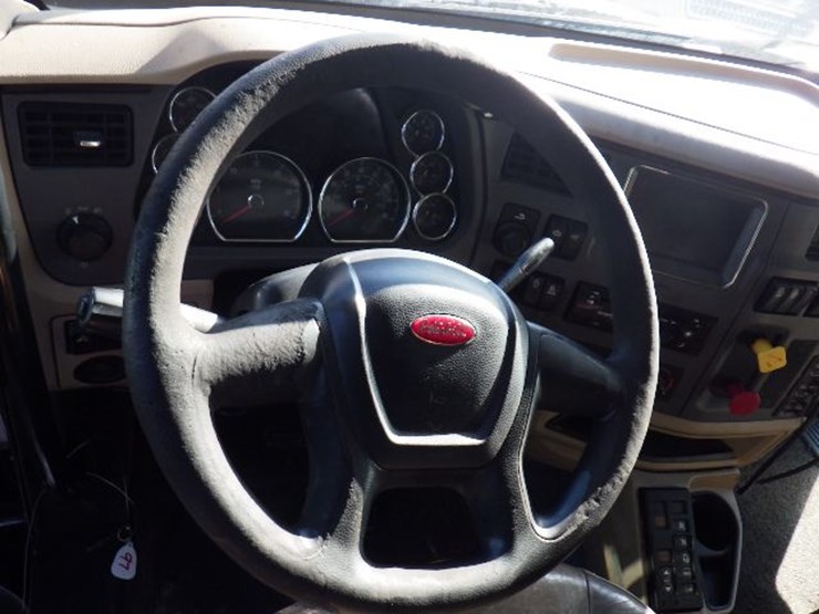 2017-peterbilt-587-image-20