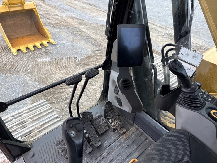 2021-caterpillar-330-image-19