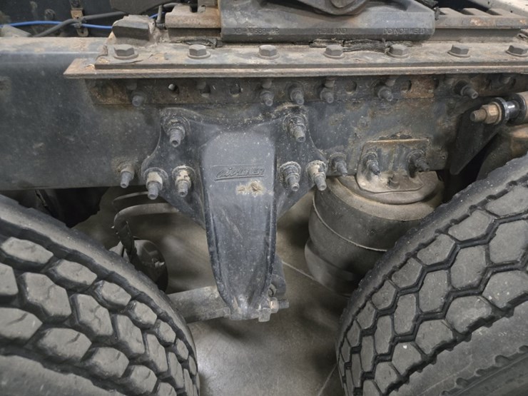 #2298-•-2015-freightliner-cascadia-day-cab-truck-tractor-image-33