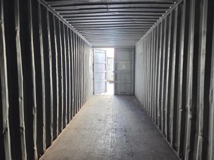 #5013-•-40'-shipping-container-image-11