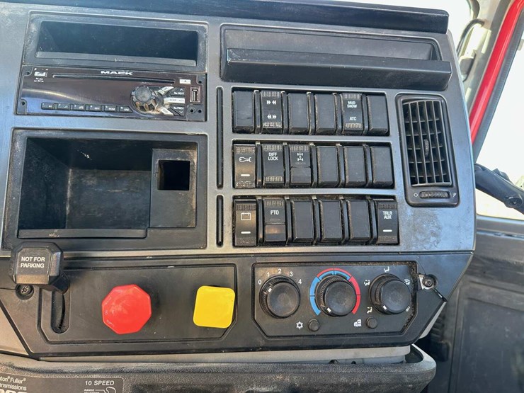 2020-mack-pinnacle-image-8