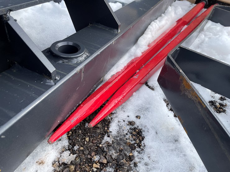 #1453-•-unused,-landhonor-skidsteer-bale-spear-image-2