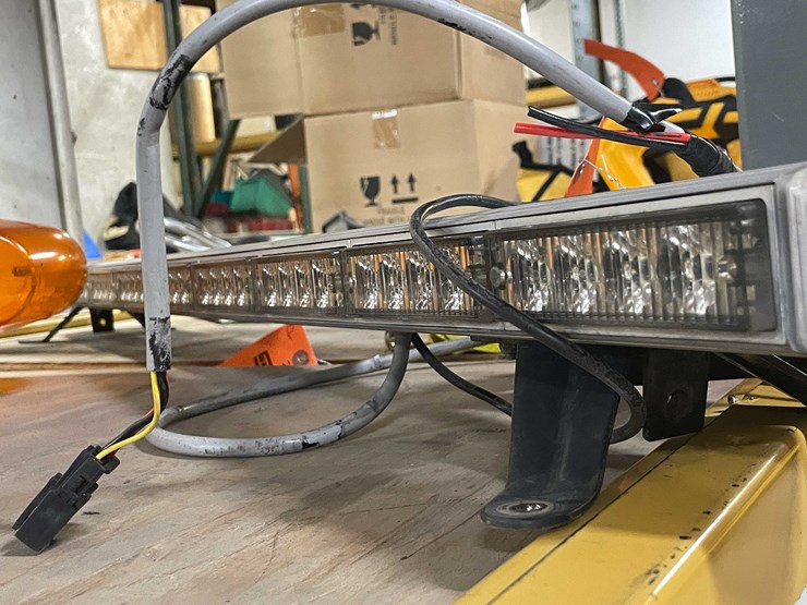 #2026-•-50"-led-light-bar-with-controller-(pr11)-image-4