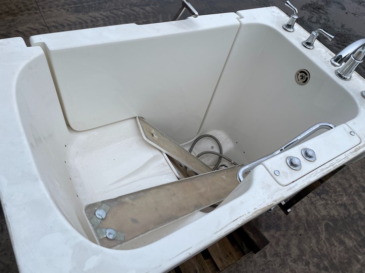 #1324-•-safety-tubs-walk-in-bathtub-image-6