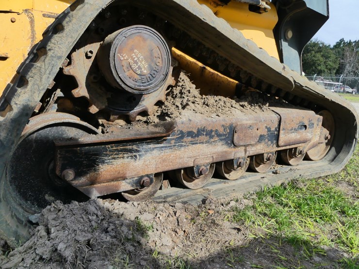 2013-deere-333e-image-5