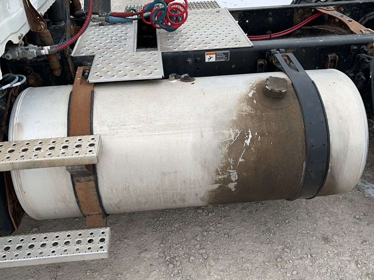 2014-freightliner-cascadia-125-image-24