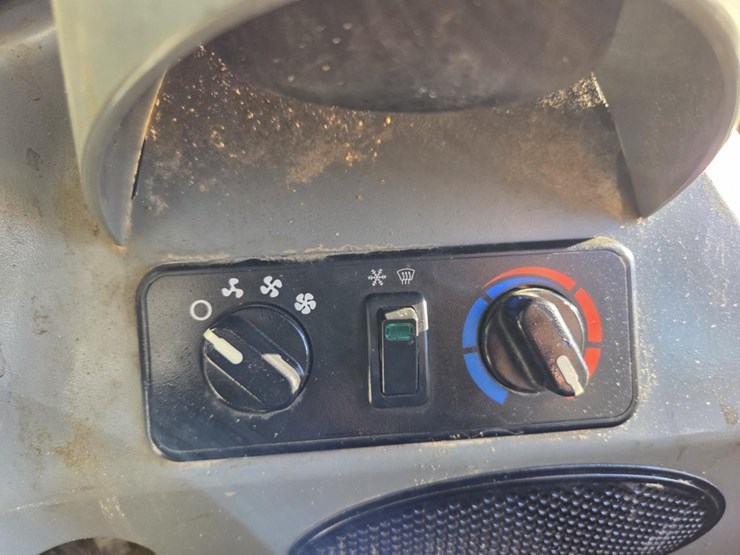 2018-bobcat-t740-image-42