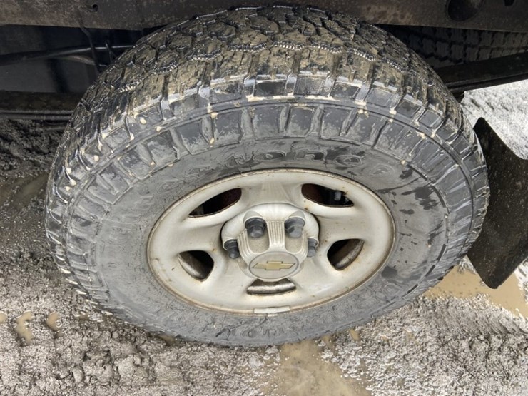 2004-chevrolet-silverado-4x4-pickup-image-11