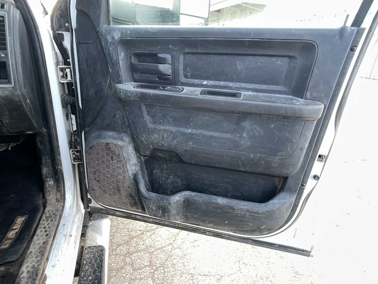 2016-ram-2500-tradesman-image-55