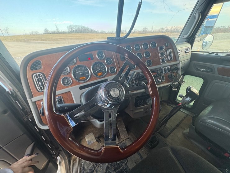 2007-peterbilt-379-image-17