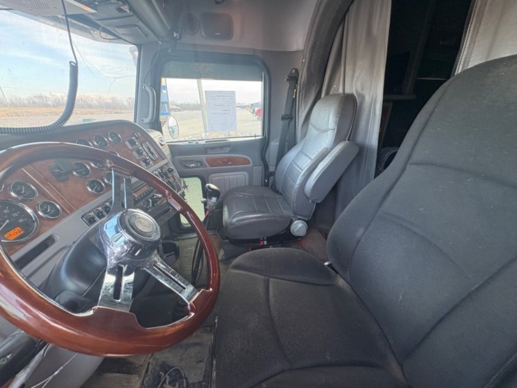 2007-peterbilt-379-image-15