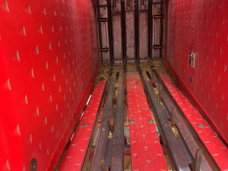 2004-hesston-4760-image-12