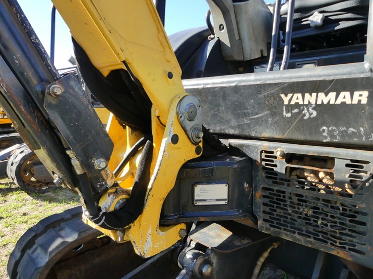 2016-yanmar-vio25-image-10