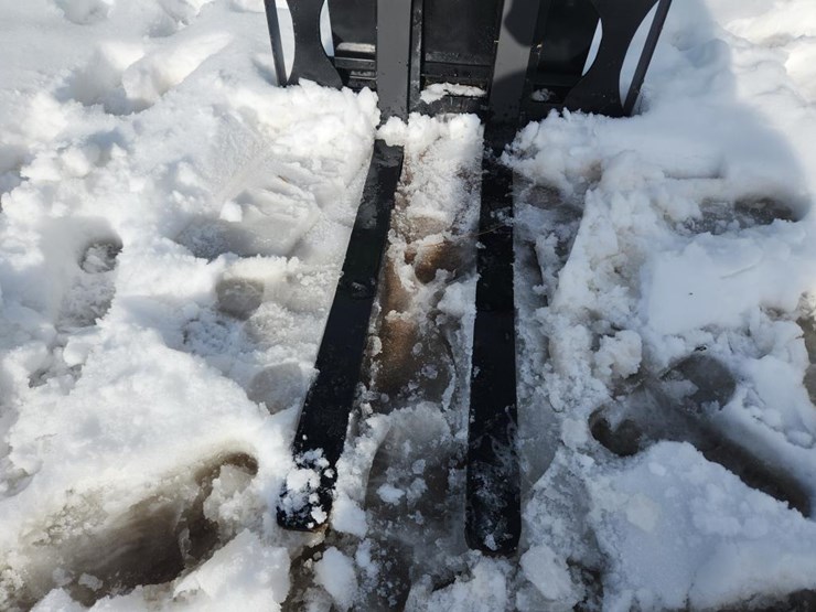 #6007-•-unused-42"-mini-skid-steer-pallet-forks-image-5