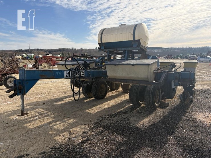 kinze-6-row-planter-5896-image-2