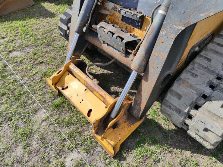 2013-deere-333e-image-10