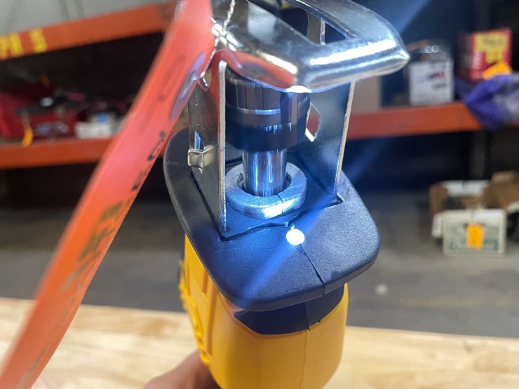 #2031-•-dewalt-style-reciprocating-saw-with-battery-(pr12)-image-8