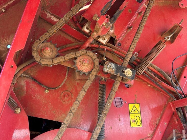 #87-•-2015-new-holland-rb560-image-10