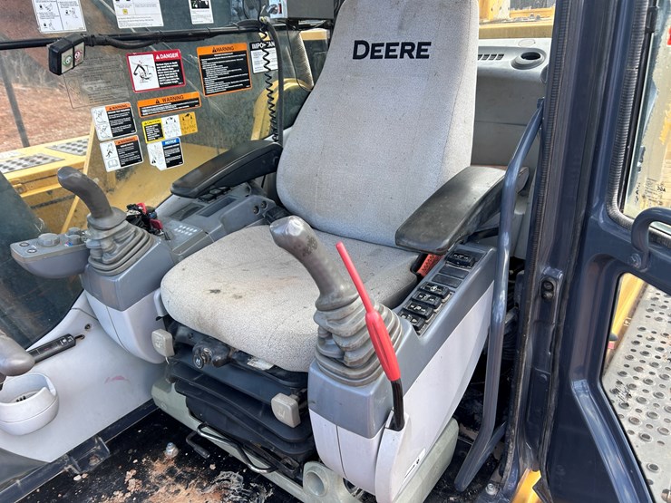 #2196-•-deere-470g-cl-excavator-image-39