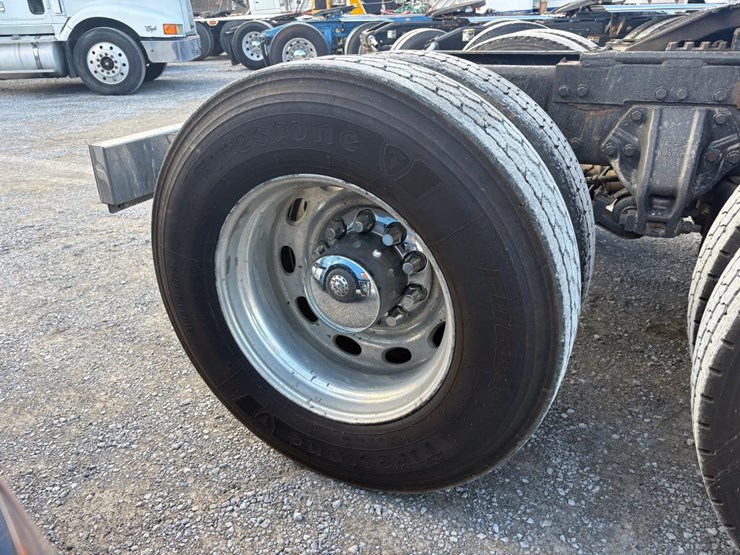 2007-peterbilt-379-image-9