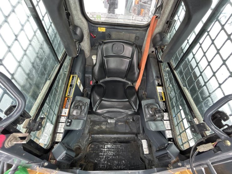 2019-deere-331g-image-56