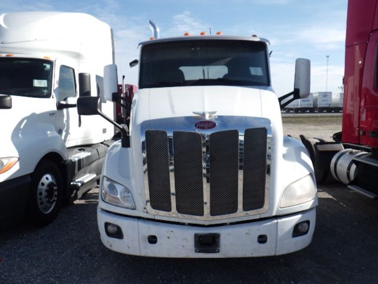2016-peterbilt-579-image-3