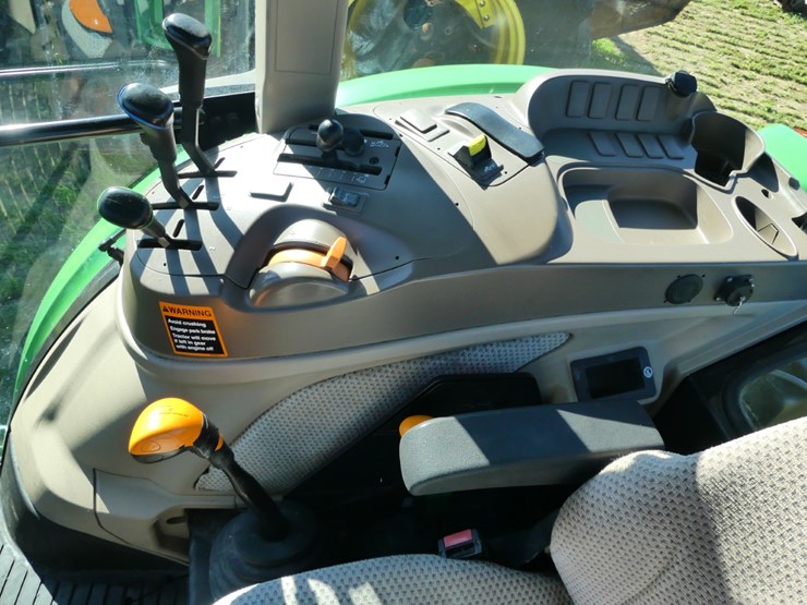 2020-john-deere-6105e-image-12