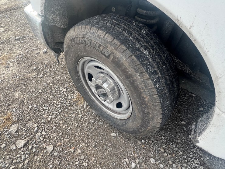 2019-ford-f250-xl-image-10