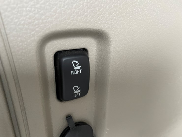 2012-lincoln-mkx-image-23