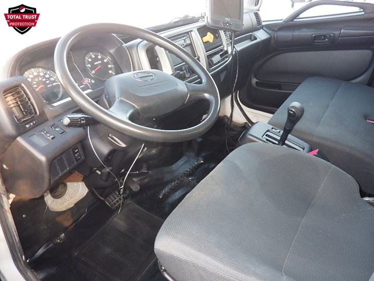 2020-hino-268a-image-9