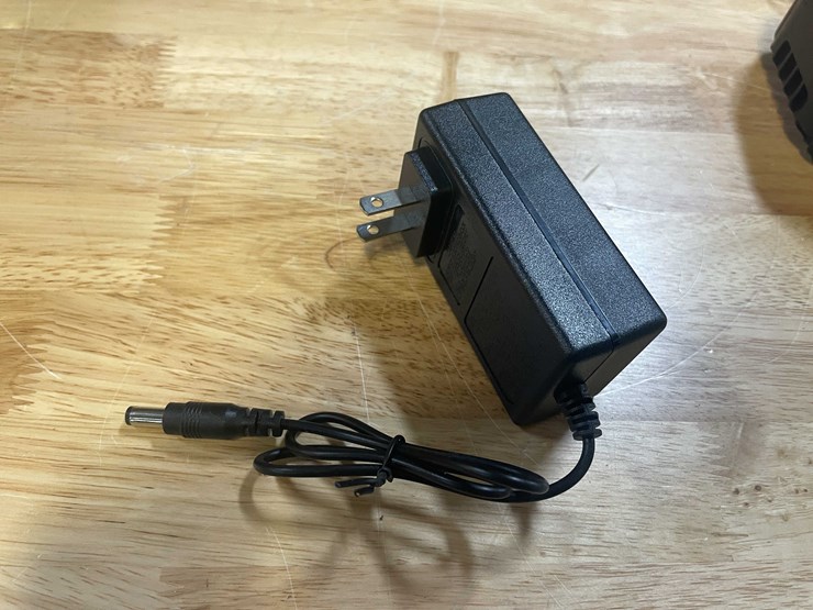 #2032-•-dewalt-style-21v-cordless-leaf-blower-with-(2)-li-ion-batteries-and-charger-(pr12)-image-11