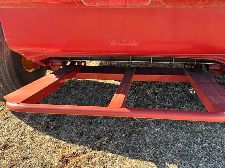 #87-•-2015-new-holland-rb560-image-6