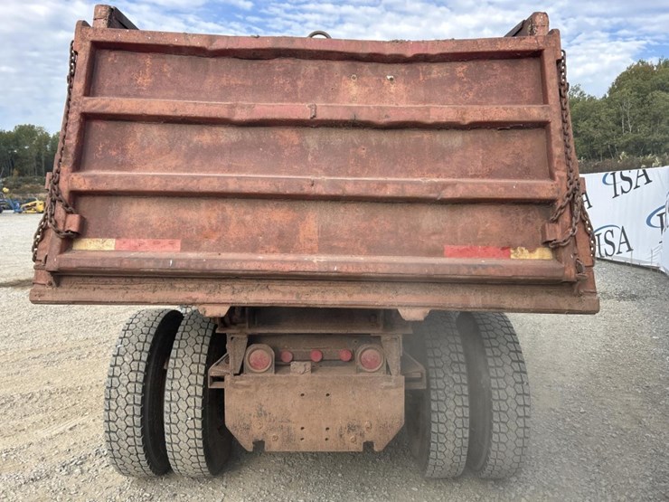 #2201-•-1988-freightliner-mb80-tandem-axle-dump-truck-image-4