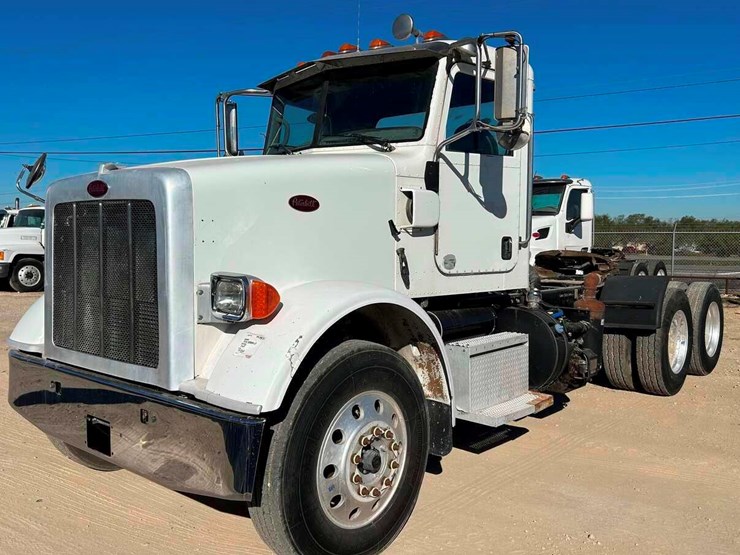 2016-peterbilt-365-image-1