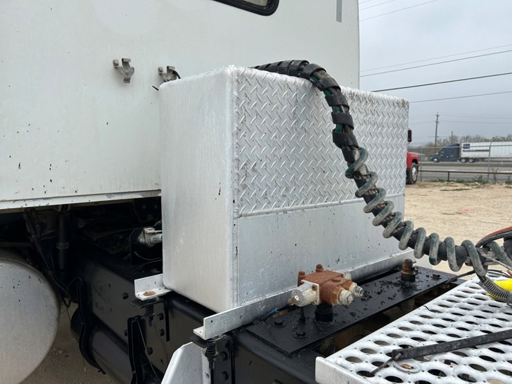 2014-western-star-4900-image-10