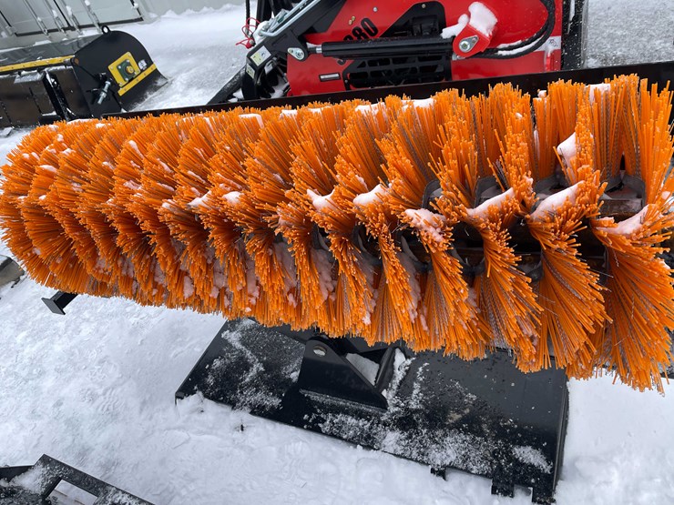 #4060-•-unused-60"-skid-steer-broom-(o11)-image-2