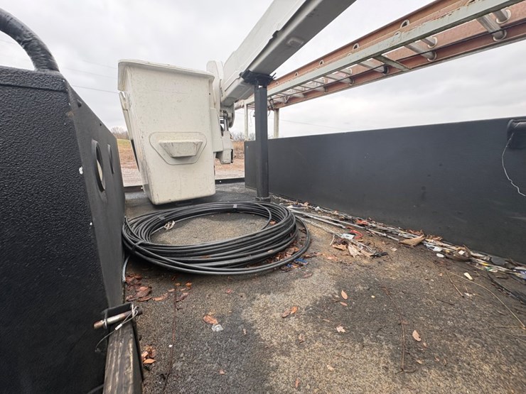 2012-ford-f550-xl-image-11