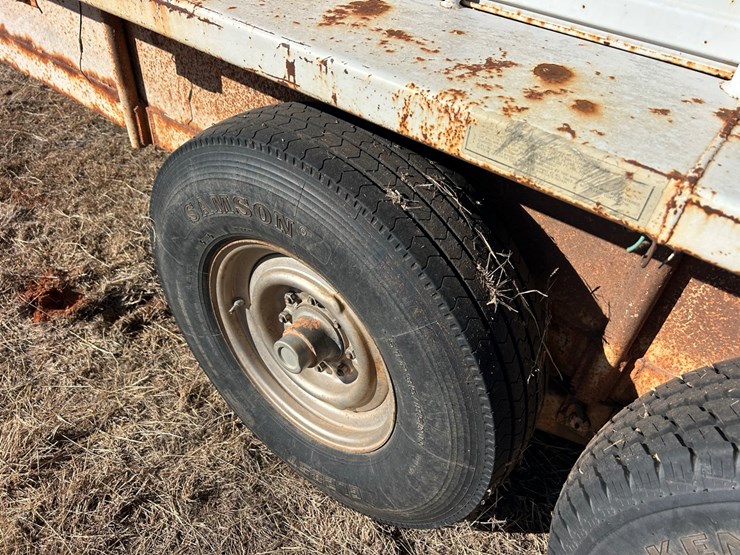 #83-•-1993-gooseneck-livestock-trailer-image-9
