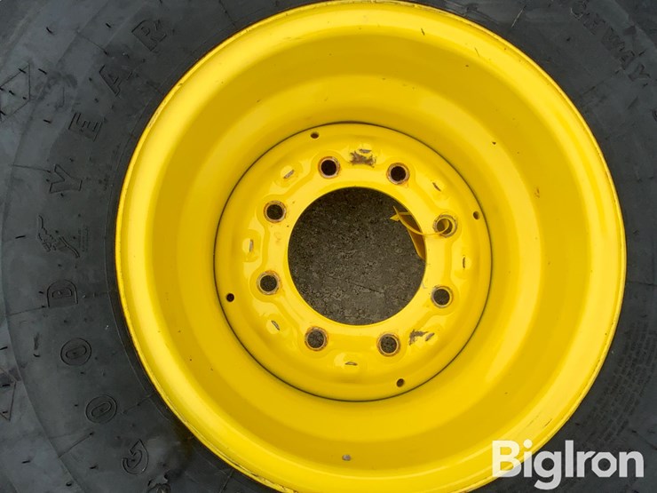 goodyear-12.5l-15-tire-on-a-8-bolt-rim-image-11