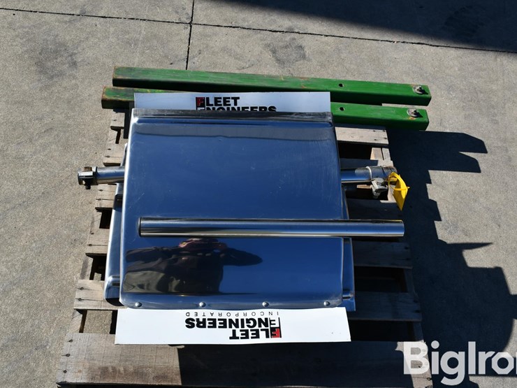 fleet-engineers-2-fenders-and-2-brackets-image-12