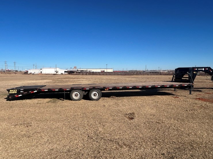 #89-•-2024-diamond-t-gn-flatbed-image-15