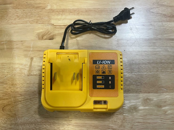 #2033-•-dewalt-style-cordless-ratchet-wrench-with-(2)-batteries,-charger-and-case-(pr12)-image-3