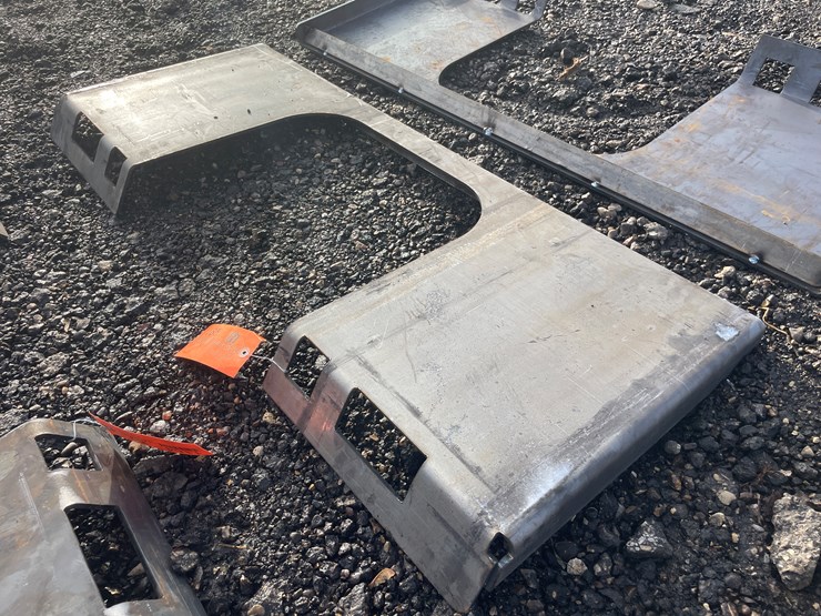 #1185-•-unused,-skidsteer-open-center-weldable-quick-attach-plate-image-1