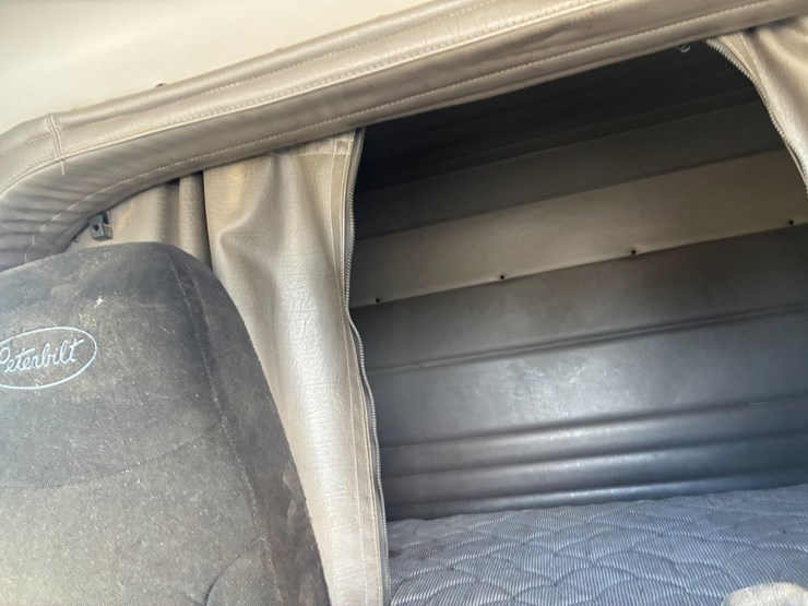 2007-peterbilt-385-image-9