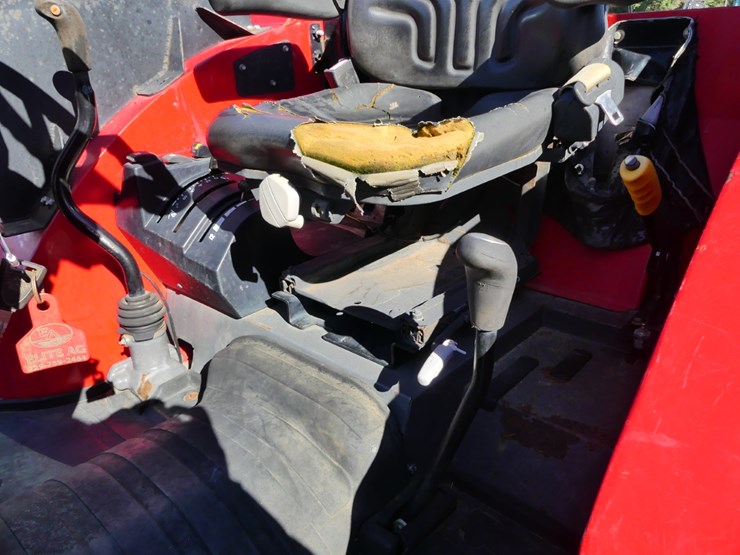 massey-ferguson-4710-image-11