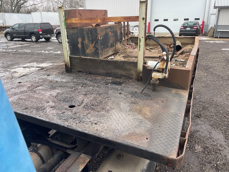 #1015-•-1992-navistar-international-transportation-flatbed-truck-(has-wi-title)-image-52