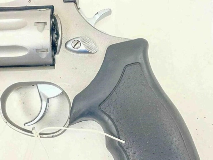 taurus-revolver-image-9