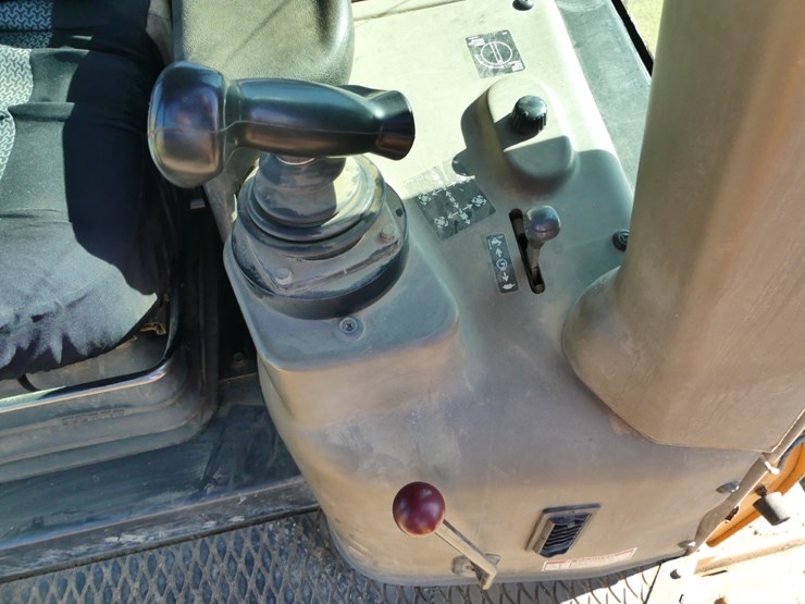 2013-case-850l-image-11